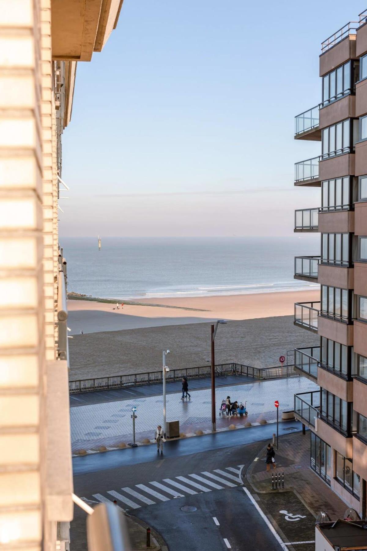 Huswell - Comfy Apartment With Side Seaview And 2 Free Bikes Knokke-Heist Exteriör bild